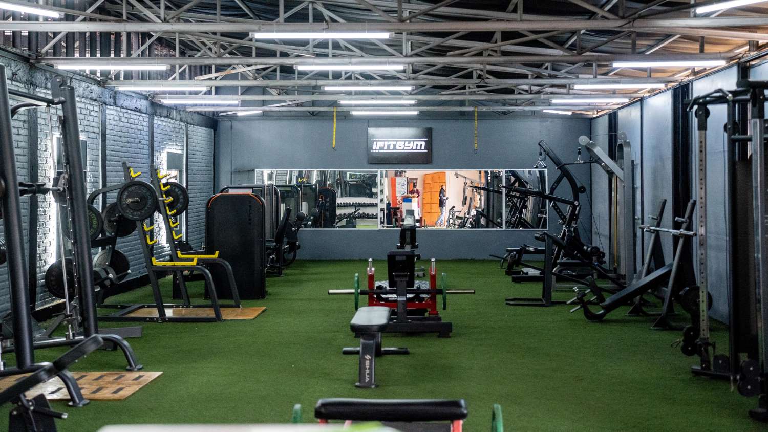 Fotografía de la sala de máquinas del gimnasio